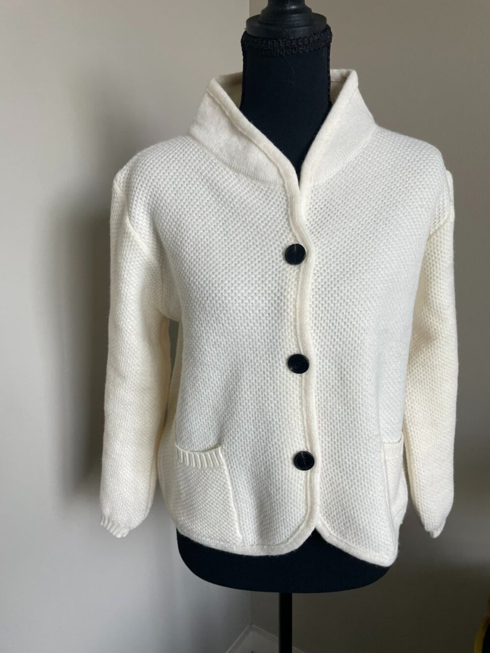 Cream Cropped Knit Cardigan – Shawl Collar & Buttons